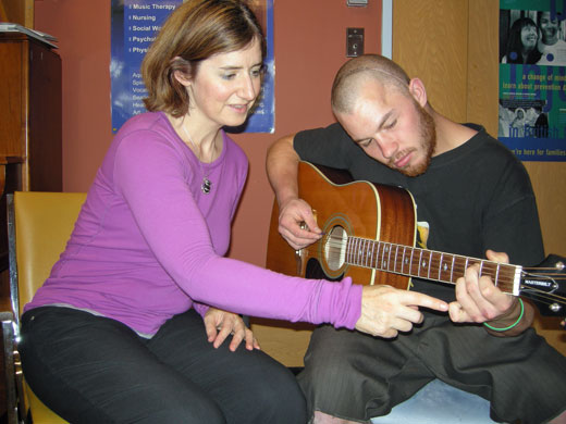 KW-&BE-playing-Feist-guitar